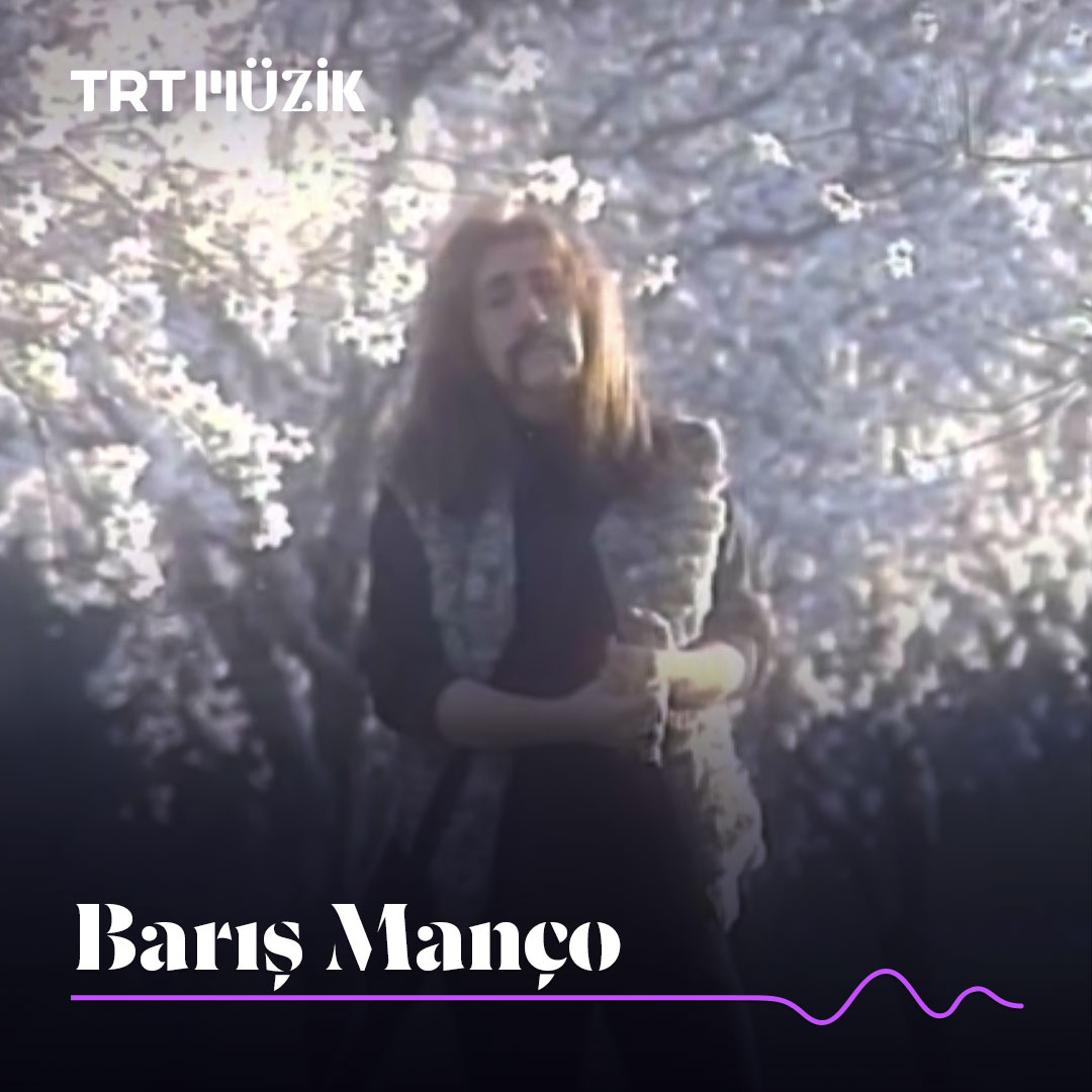 Bizim iller sessiz Bizim iller sensiz Olamadı Barış abi... 🥀 Anadolu rock müziğinin efsane ismi Barış Manço’yu aramızdan ayrılışının 26. yılında özlem ve rahmetle anıyoruz. 💐