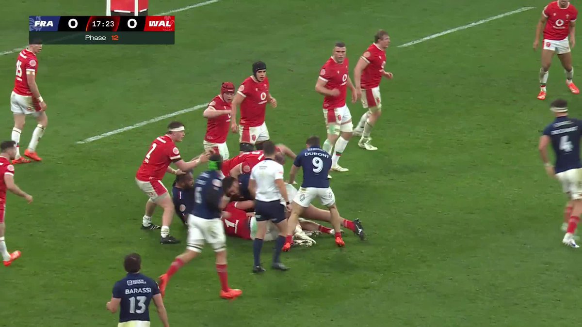 Antoine Dupont doing Antoine Dupont things. 😍 A stunning kick from the French captain. 🎯 #FRAvWAL