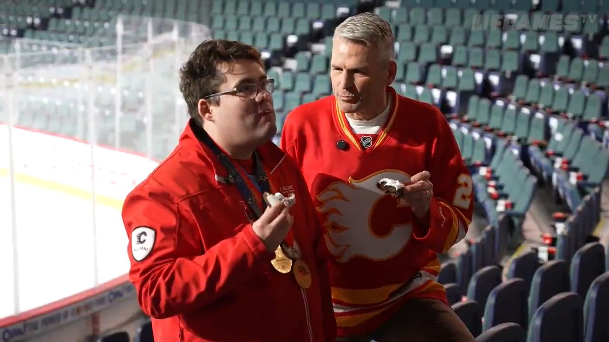 🍩 time! Special Olympics CGY athlete Darby and Flames Alumni' Perry Berezan handed out some tasty treats to CSEC staff today! Get the Special Olympics Doughnut, in support of Special Olympics Canada, at Tim Hortons from Jan. 31 - Feb. 2! #ChooseToInclude | Special Olympics Canada