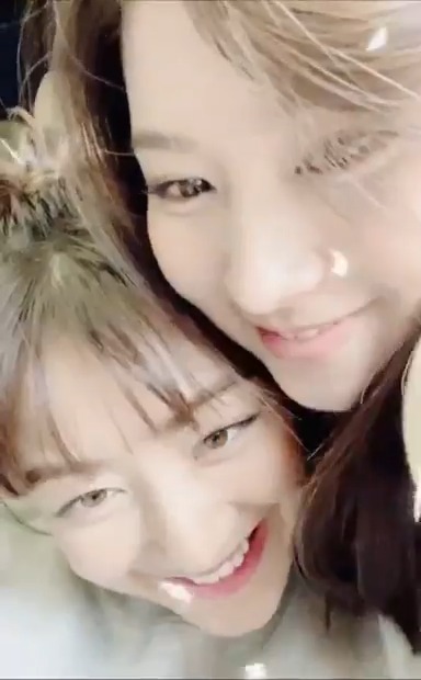 when sana came to suprise jihyo during her vlive and gave her a birthday kiss