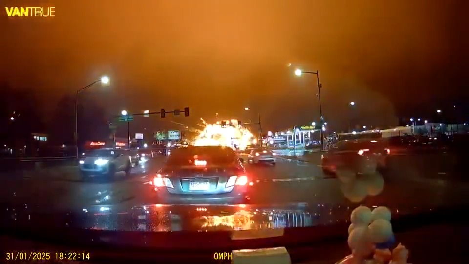 I'm sure something was able to detect the speed at impact but that jet was MOVING upon impact. Pilots and other knowledgable folks - think the black box could survive at that speed/impact? #CityLife #medivac #planecrash #Philadelphia #crash #urban #mexico #Learjet #fast #supersonic