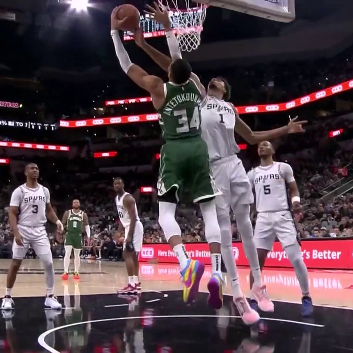 WEMBY WITH BACK-TO-BACK BLOCKS ON GIANNIS 👽