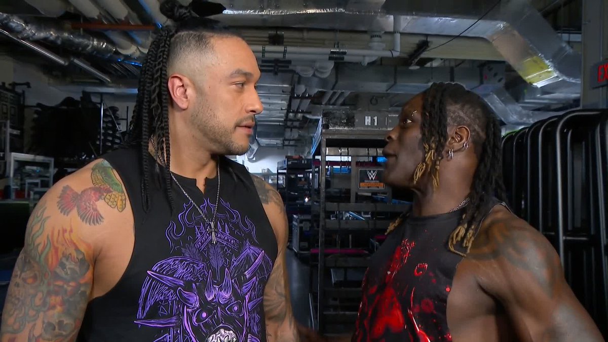 It's R-Truth's world and we're all just living in it! 😂 #SmackDown