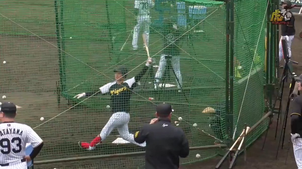 【宜野座】 キャッチャー陣もバッティング練習スタート！らしさ全開の中川選手！ #hanshin #虎テレ #阪神タイガース 虎テレでは春季キャンプをライブ配信
