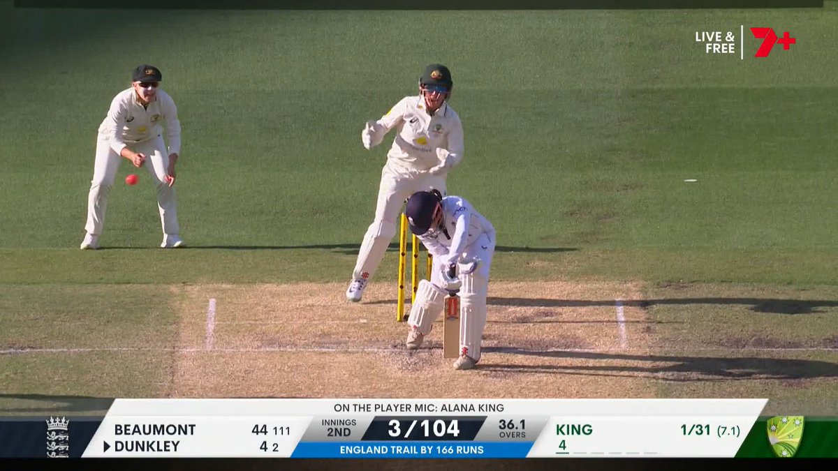 MAGIC from Alana King 🪄 It's a classic leg spinner's dismissal from the Shane Warne Stand End at the MCG! #Ashes