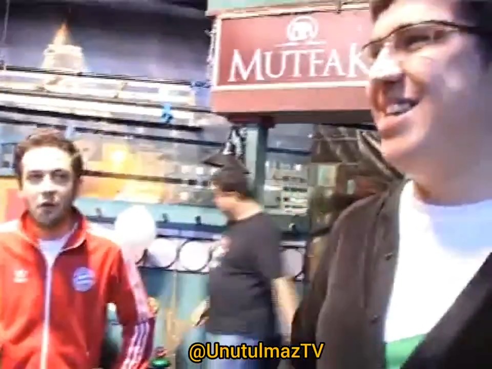 Bir skeçle hayatımıza girip unutulmazlar arasına giren "Domuz Gribi" şarkısının kamera arkası görüntüleri