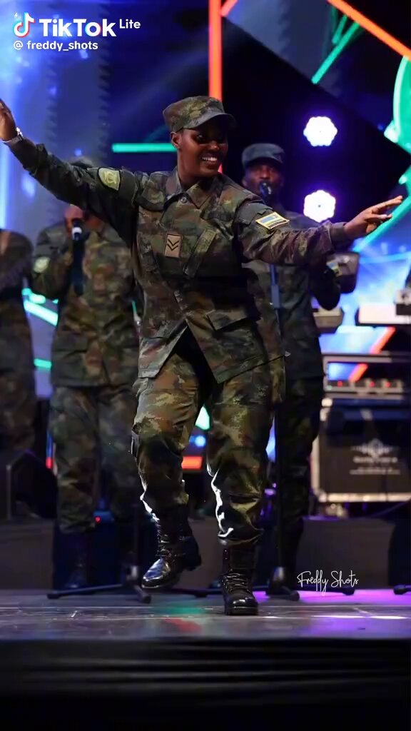 Iyi video buri munyarwanda wese ntiyayicaho adakoze Like n'udutima twishii..🙏🤍 RDF❤️🇷🇼
