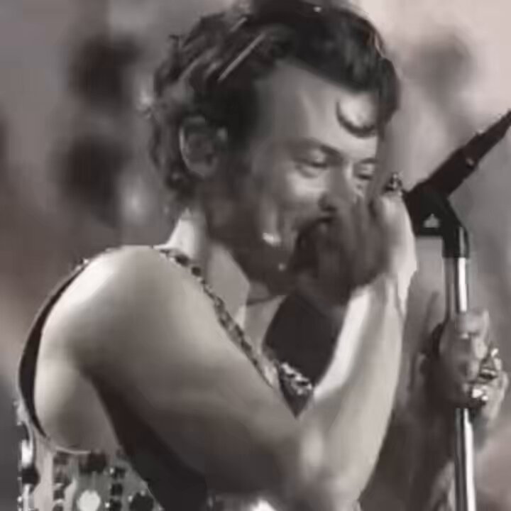 el amor infinito que tengo por harry styles es de otro mundo <3