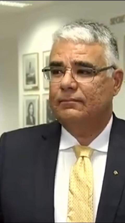 É DAQUI A POUCO:PEÇA AOS SENADORES Q MOSTREM O VOTO P/ TRANSPARÊNCIA.SÓ ASSIM SENADO MUDA #votoaberto é nossa única chance!Aqui faço uma síntese das principais razões q me levaram a disputar essa eleição importantíssima p/ os destinos do nosso País.O brasileiro ñ merece ter um Parlamento q custa quase 7 bilhões de reais p/ ano e q ñ tem a altivez e a dignidade de enfrentar os desvios do Governo Federal,e principalmente os abusos de autoridade cometidos p/ ministros do STF c/ desrespeito a Constituição.Tenho esperança q c/ a mobilização da sociedade via redes sociais muitos Senadores façam como eu e votem de forma aberta e transparente a favor da justiça,da liberdade e da restauração da nossa democracia.Conto c/ a sua mobilização pela transparência nesta eleição.Aprendi que todo político respeita um povo organizado e que sabe se manifestar,com educação e firmeza!Vamos que vamos!Paz & Bem.
