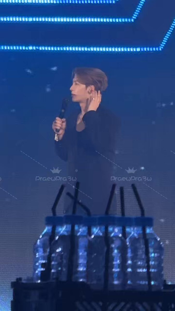 เป็นบ้า แจ็คสันถามมาร์คว่า ทำไมสามารถเต้นละยังดูดี ส่องแสงเปร่งประกาย หล่อขนาดนี้ได้นะ 😍😍😍🫶🏻 แล้วมาร์คเดินมากอด เสียสติครับผมเอง #MarkSon #Jark Jackson Wang Mark Tuan #GOT7 #갓세븐 #JacksonWang #MarkTuan #NESTFEST #GOT7_NESTFEST #NESTFEST_Day1