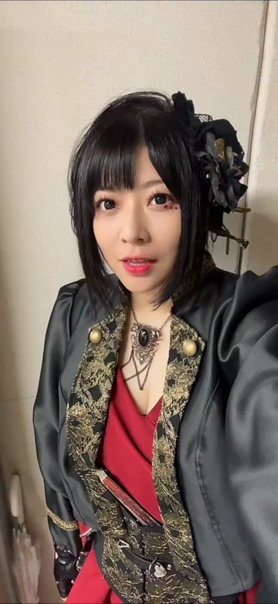 福岡のみなさーん！楽しいひとときありがとうございました！ みんなの笑顔に背中を押されました。 また、必ず帰ってきます！和の世界をより色濃く歩んでいきますよー！また会おうね！ 次のリリイベは、札幌ーーー！ 2/15札幌待っててー♡ #鈴華ゆう子 #タワーレコード福岡PARCO