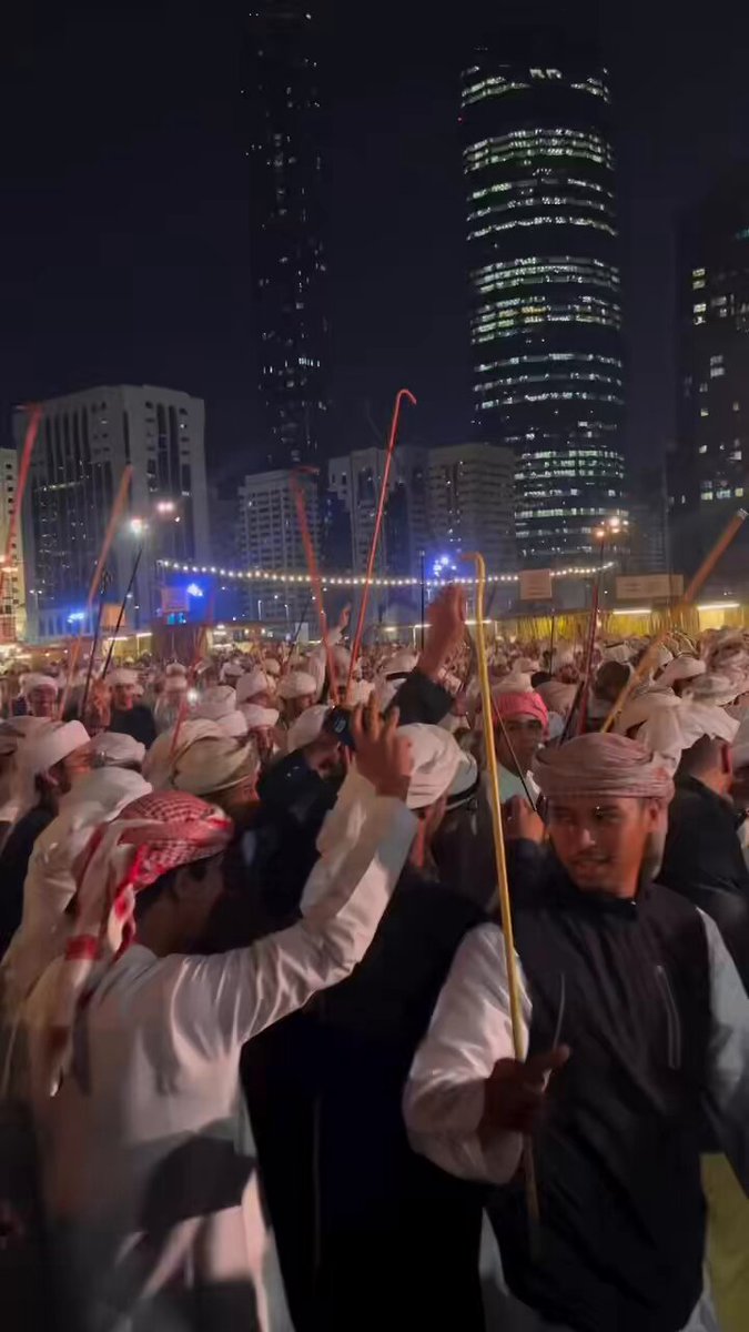 حافظ عليهم شباب بوظبي ،، 🤍 هل اجواء الي المفروض تضرررب ترررند