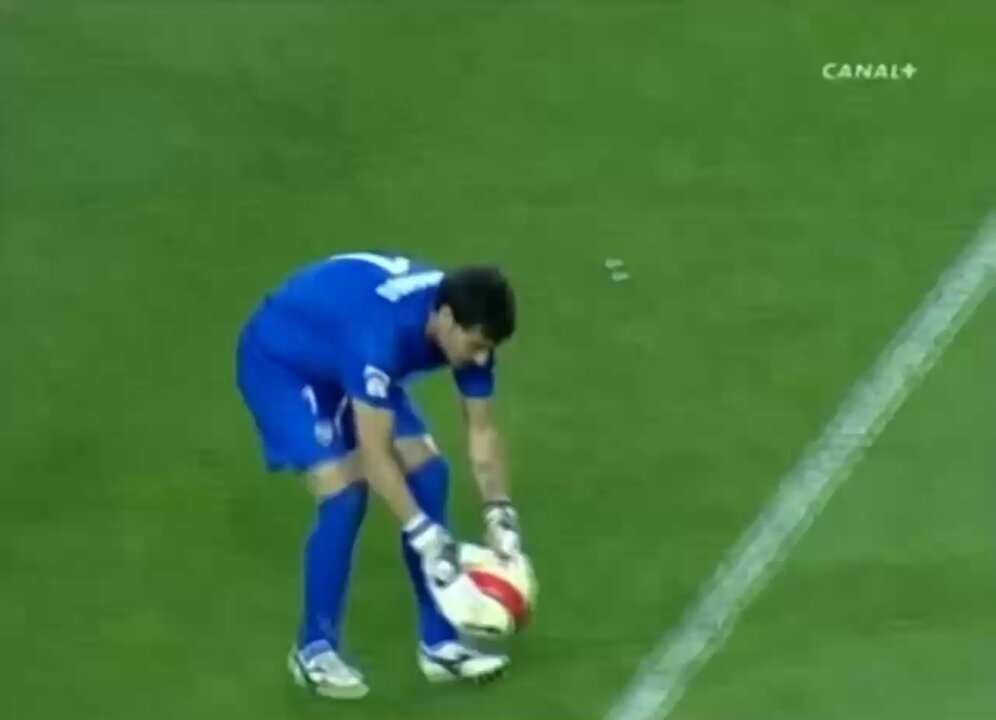 Cuando Armando, el portero del Athletic Club, recibió un botellazo en el Ruiz de Lopera, y los aficionados le increparon