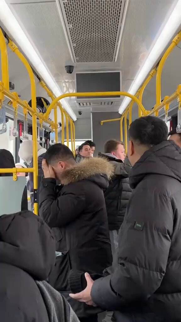 ⚡️В Казахстане,в одном из автобусов Астаны,люди спели : «Раскудрявый клен зеленый — лист резной».. Что сказать-КРАСИВО! МОЛОДЦЫ!🙏❤️Браво!❤️