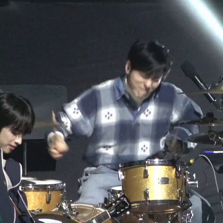 구건일 걍 미쳣다 햄스터가 드럼을 개팸