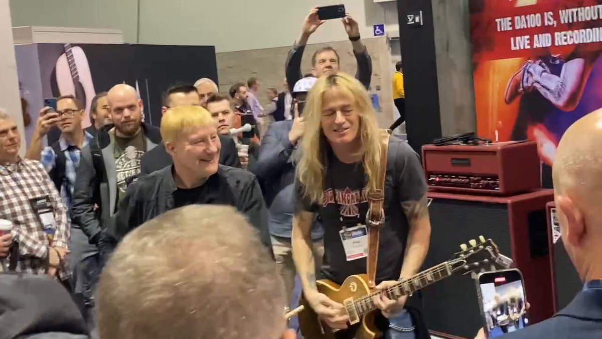 NAMMショー、Blackstarのブースでダグ・アルドリッチがサウンドチェックしてるところにグレッグ・ビソネットがスネア小脇に抱えて飛び入りしてたけど、片手だけのプレイで特に派手な事をしなくてもやはり一流の凄さが分かる演奏でした🥁