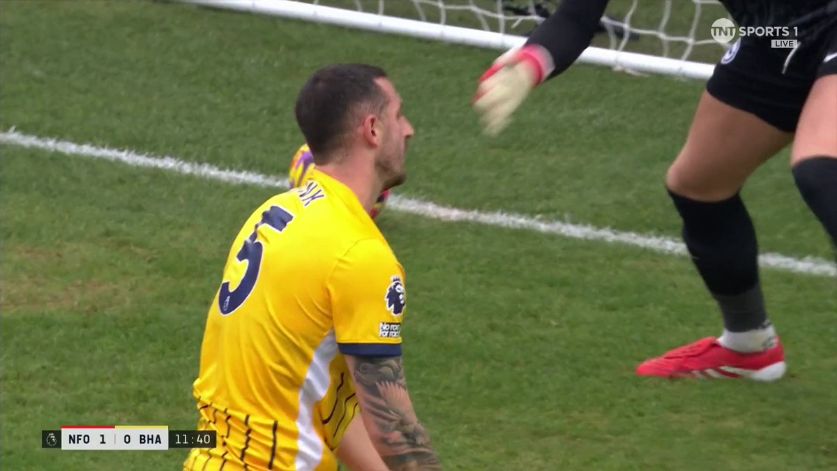 Nottingham Forest open the scoring early through an own goal by Lewis Dunk 🫣 📺 TNT Sports & discovery+ UK