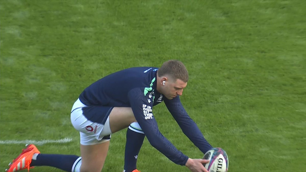 The casual throw of the phone before the kick is just so Finn Russell. #GuinnessM6N | #SCOvITA