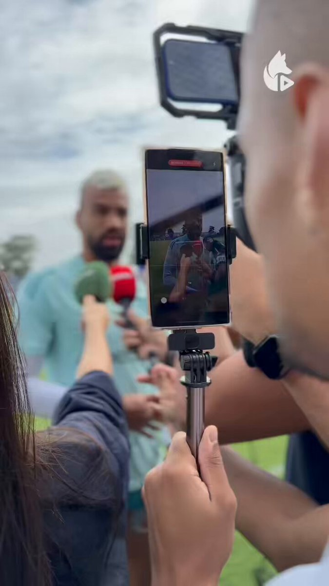 Fabrício Bruno e Kaiki conversaram com a imprensa antes do treino começar! 🎤 Confira na TV Cruzeiro! 📺