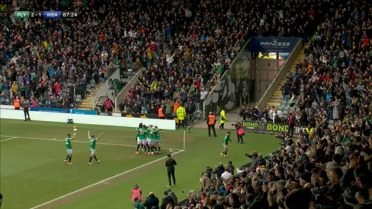 "Now this place feels like Home Park again!" 🎙🏟 Ryan Hardie completes the Plymouth Argyle comeback and Home Park erupts!