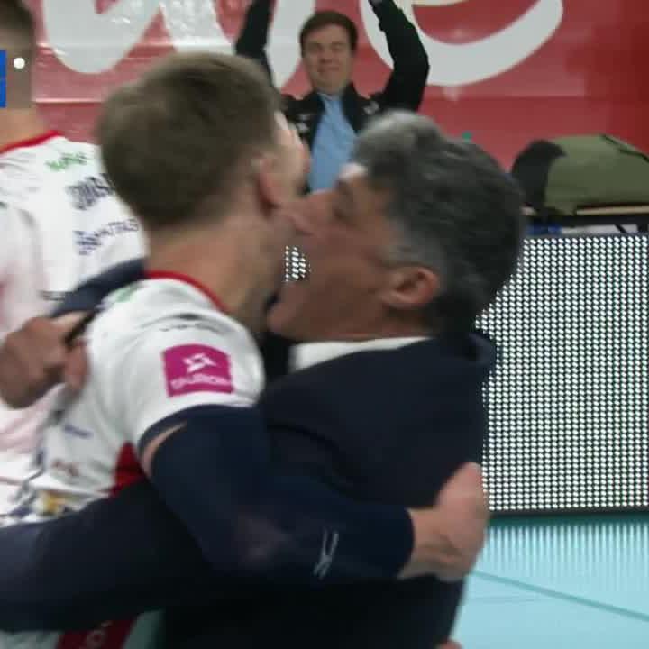 Ależ zakończenie seta w wykonaniu 𝐃𝐚𝐯𝐢𝐝𝐚 𝐒𝐦𝐢𝐭𝐡𝐚 😱 📺 Polsat Sport 1 📲 Polsat Box Go PlusLiga ZAKSA Kędzierzyn-Koźle ⭐️⭐️⭐️ I #PlusLiga