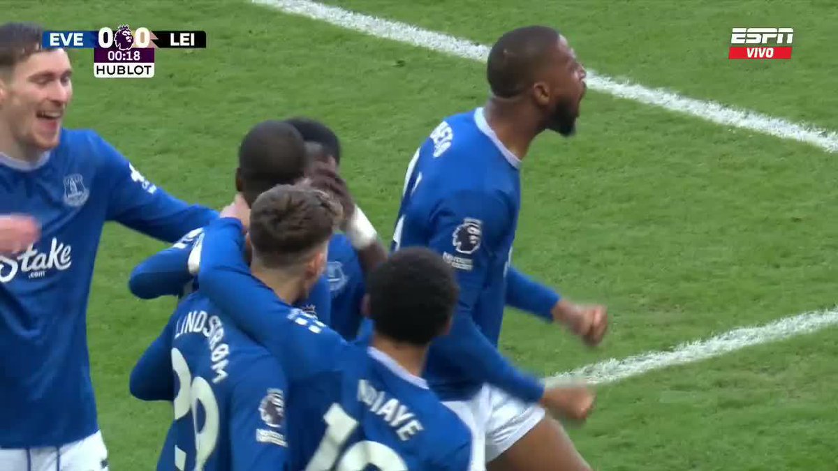 Sacaron del medio con un PASE AL ARQUERO, Pickford metió un bochazo a la nada misma y asistió a Doucouré. La preparada de Everton a los 10 SEGUNDOS DE PARTIDO. 🚬🏴