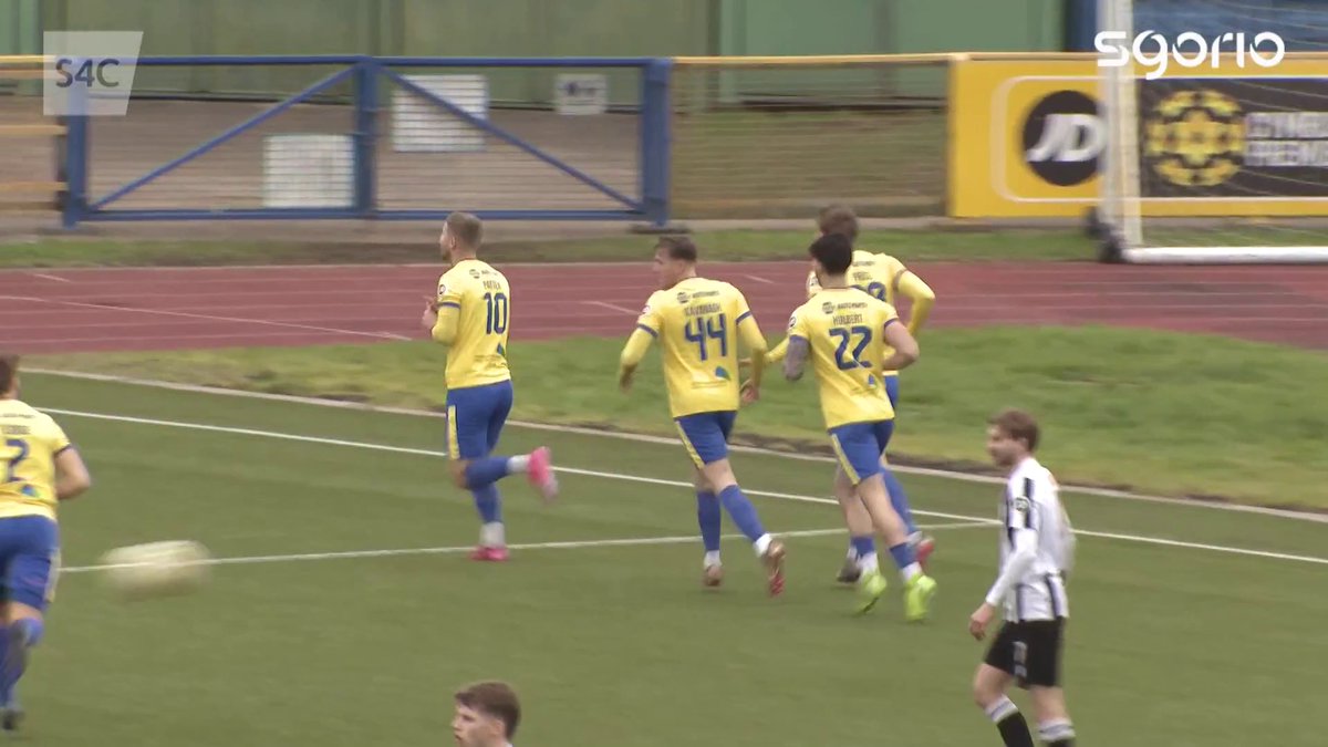 Barry or Brazil? 😍 Barry Town United | #JDCymruPremier