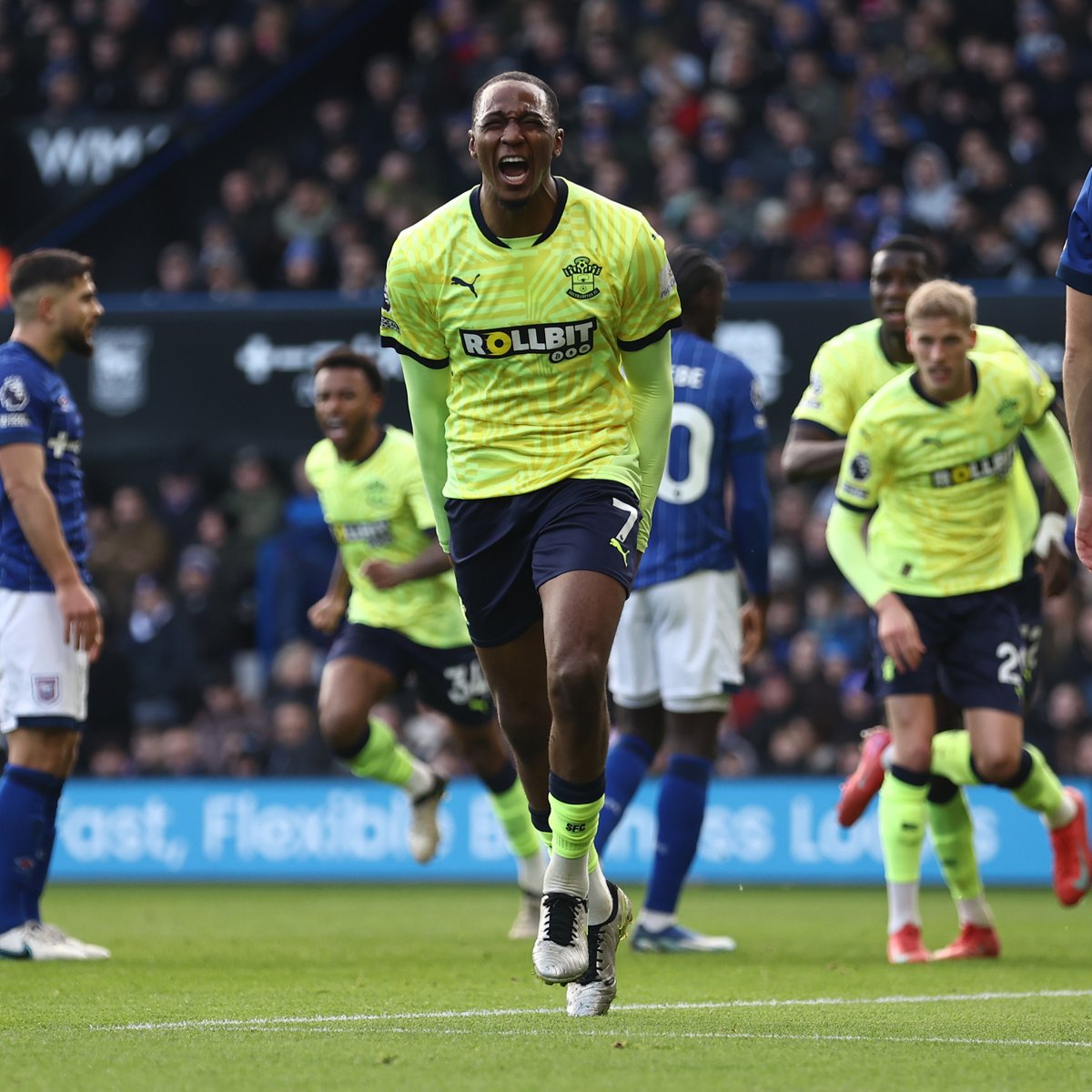 "A few of the boys are giving me a bit of stick for it!" 😅 Our goalscoring 'centre-back', Joe Aribo 👏