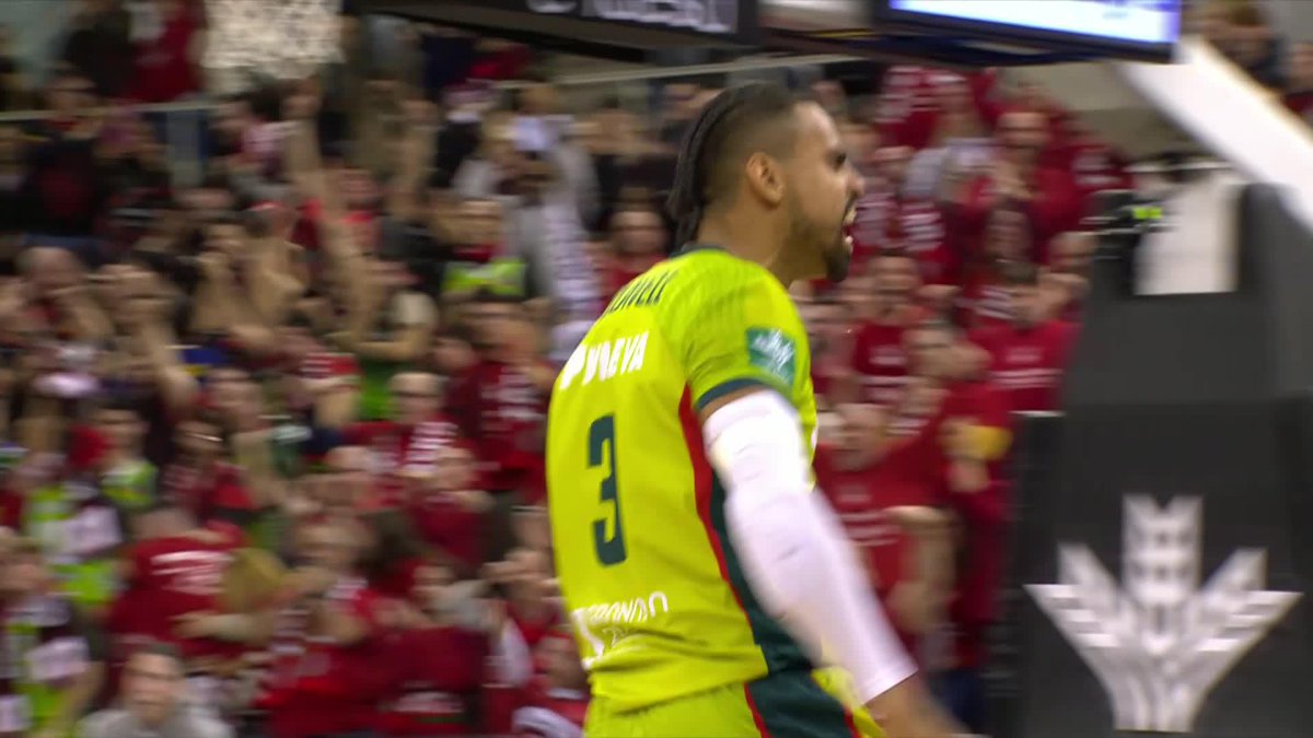 💥 GIAN CLAVELL 𝙄𝙎 𝙄𝙉 𝙏𝙃𝙀 𝙃𝙊𝙐𝙎𝙀 ¡Una canasta clave de Coviran Granada para acariciar la victoria! 📺 Movistar Plus+ #LigaEndesa | #ConectaConTuPasion