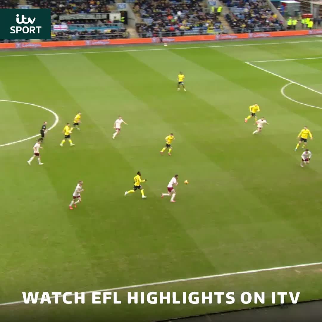 The moment Bristol City saw red not ONCE... but TWICE! 🟥👇 ...and still managed to bag a point against Oxford United 👀 #ITVFootball | EFL | Bristol City FC