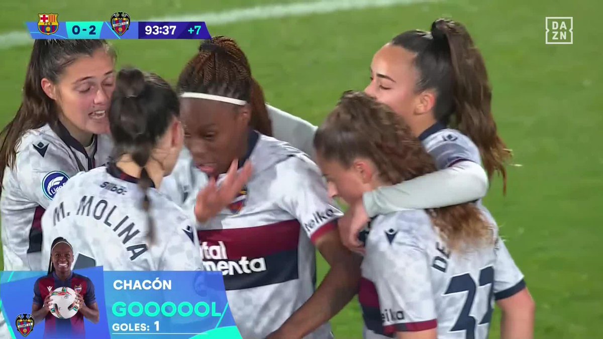 ¡HISTÓRICO! ¡El Levante UD Femenino le quita el invicto al FC Barcelona Femení! 🤯🤯🤯 Hacía 6 años que nadie ganaba en el Johan Cruyff en Liga F hasta que ha llegado el Levante 💥 #LigaFenDAZN ⚽