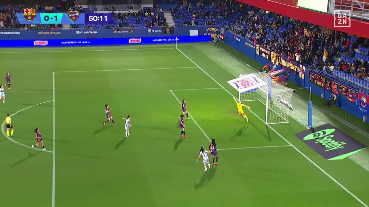Las genias hacen genialidades 🧞‍♀️✨ Alharilla frotó la lámpara y salió la magia para derrotar al FC Barcelona ¡46 partidos después! en Liga F #LigaFenDAZN ⚽