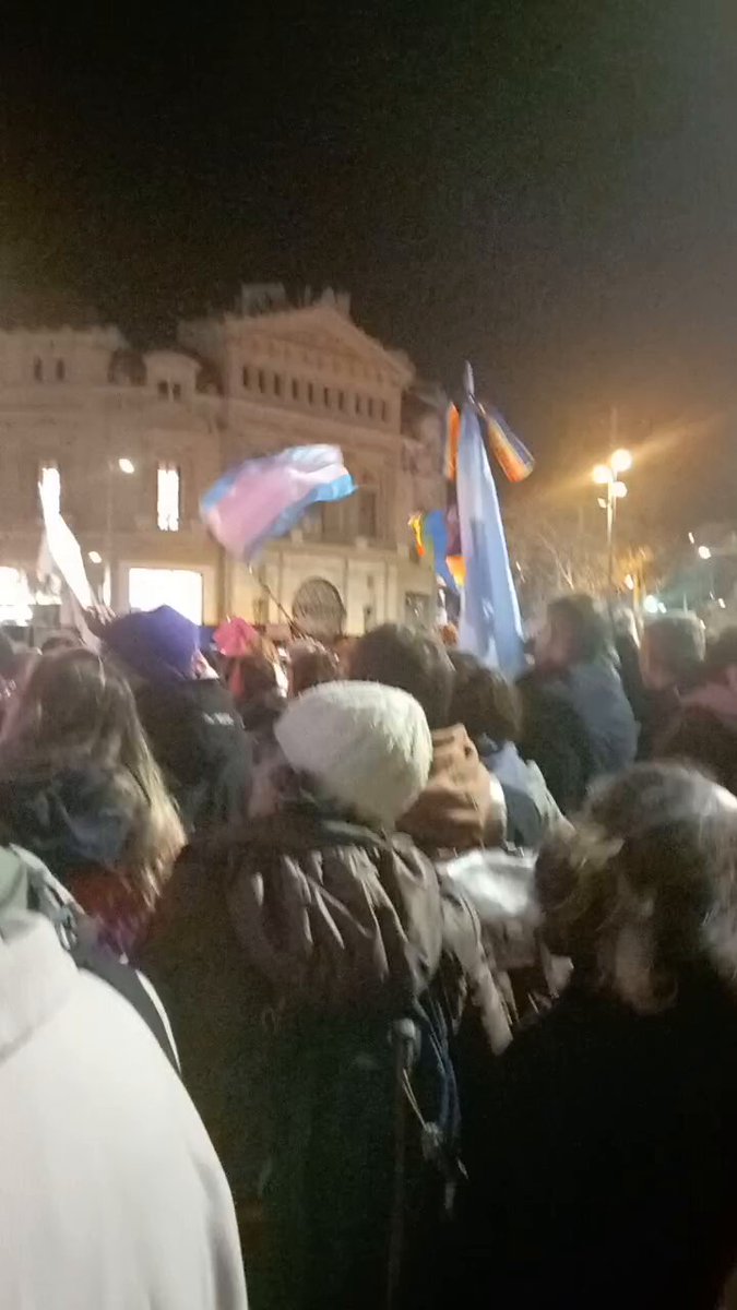 Feo día para ser Milei Con 5 grados y lluvia #Barcelona #1FMarchaAntiFascismo