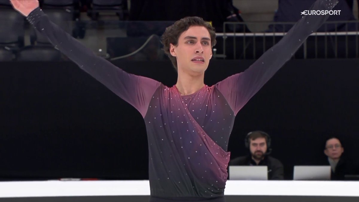 MEMOLA INCANTA SUL GHIACCIO DI TALLIN 😍⛸️🇮🇹 L'azzurro è praticamente perfetto nel programma corto e risale la classifica fino a prendersi l'argento europeo 🥈 #EuroFigure #FigureSkating #Memola