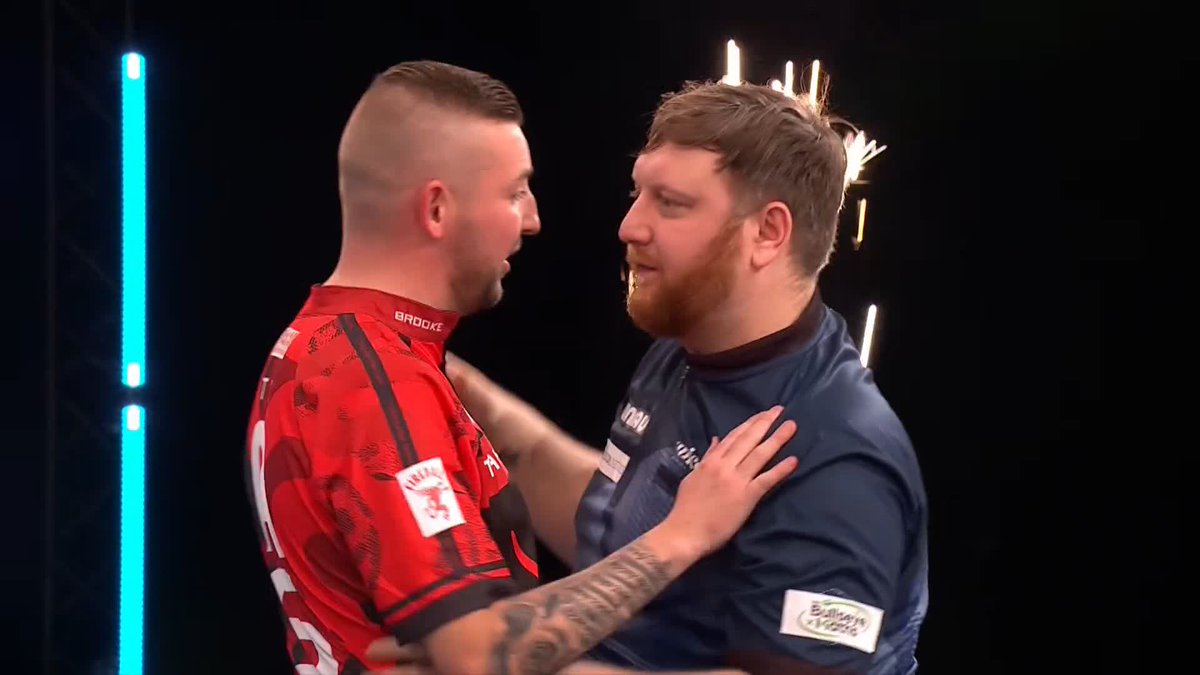 ASPINALL MOVES PAST MENZIES! 🤝 Nathan Aspinall is safely through to the Winmau World Masters quarter-finals, after reeling off four straight sets to complete a 4-1 win over Cameron Menzies! 📺 #WWMasters