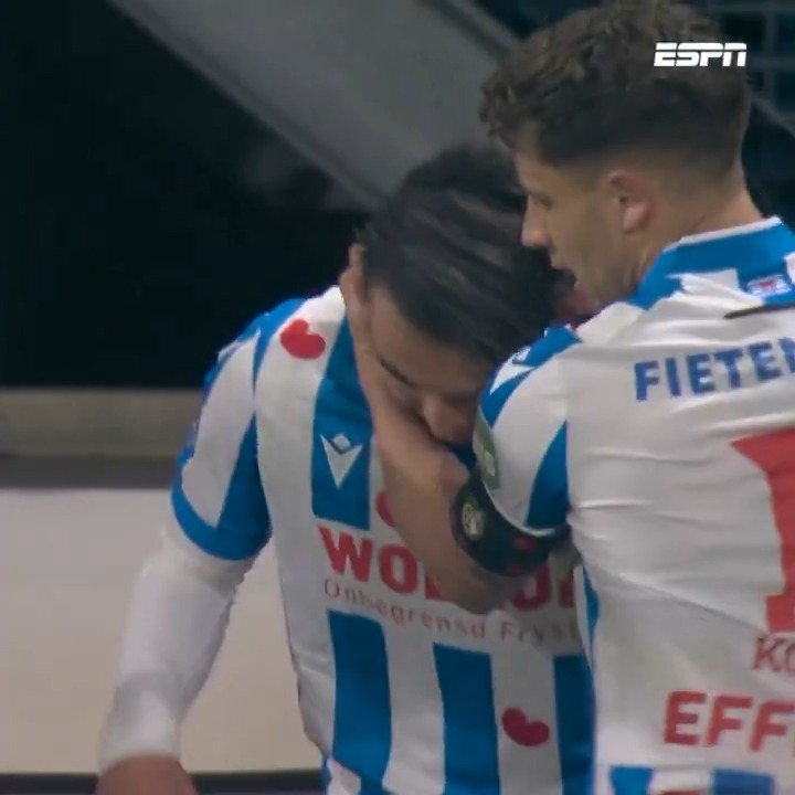 Wat een debuut! Eser Gürbüz (17) valt in en scoort voor sc Heerenveen 🤩 #heefor