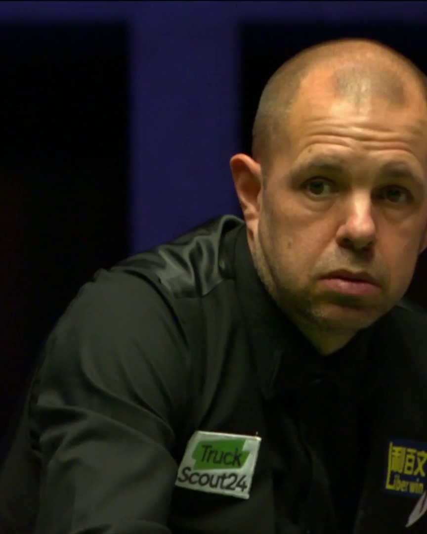 A stroke of luck for Barry Hawkins 😅 His reaction says it all 🤣 #GermanMasters