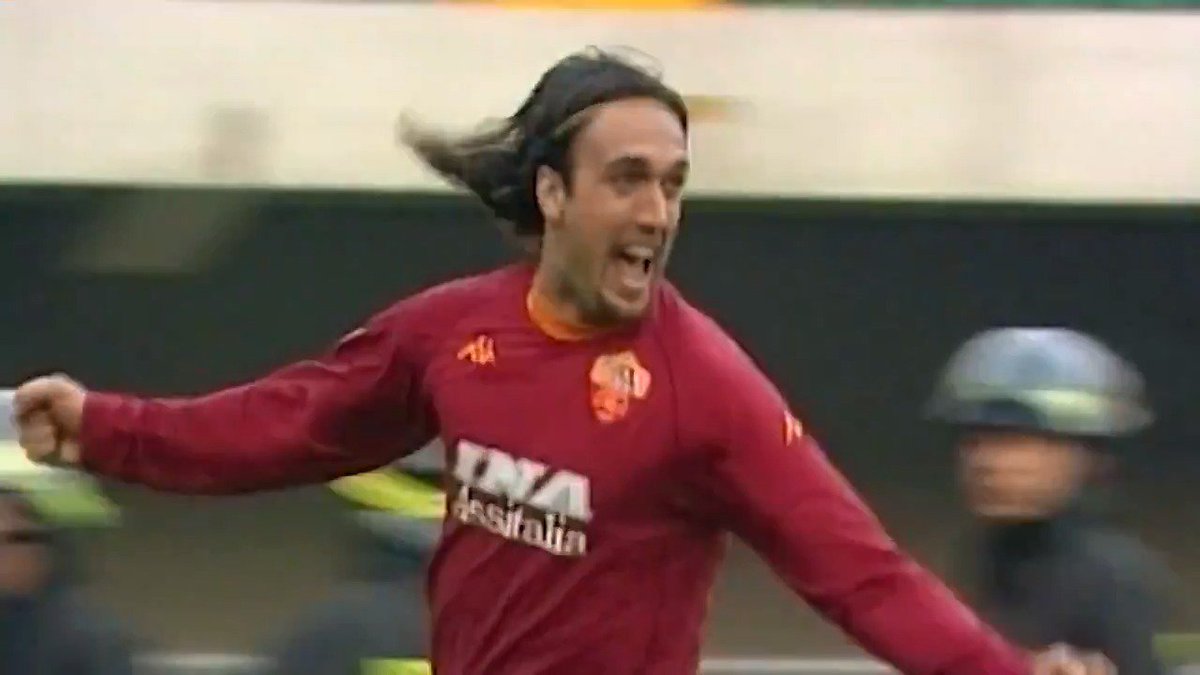 It’s Batistuta’s birthday today so it’s always a good time to come back to this rocket free-kick he unleashed against Verona in 2000.