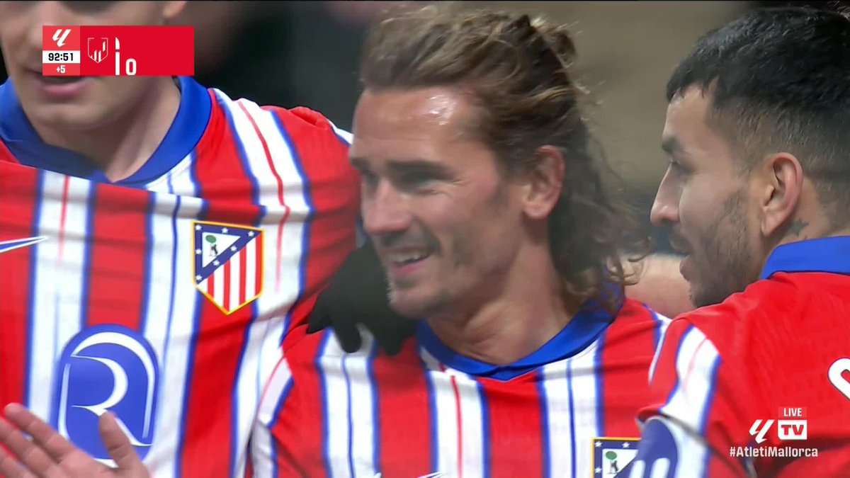 A moment of magic from Antoine Griezmann today for Atletico Madrid's second goal 🙌 What a beautiful chip 😍