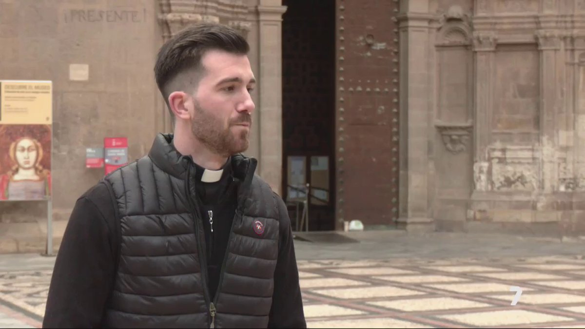 «Me ha elegido joven para que le pueda entregar toda mi vida» Gonzalo tiene 24 años y este domingo hará su sueño de ser sacerdote realidad. Concédenos, Señor, sacerdotes santos 🙏🏻