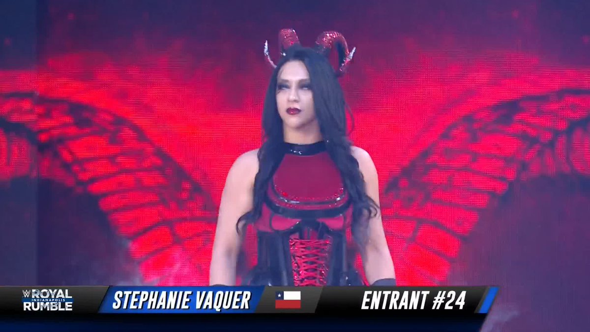 Stephanie Vaquer de ninguna manera se podía perder #RoyalRumble 🫶👩🇨🇱