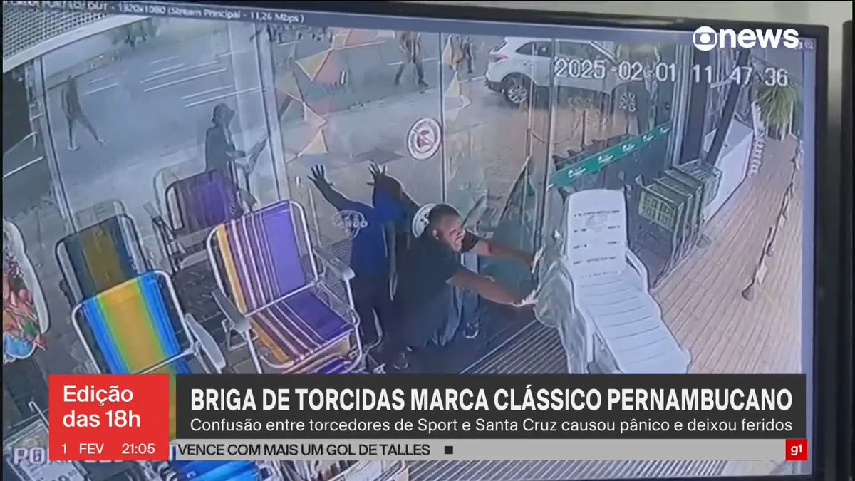 Cenas de barbárie e muita violência marcaram este sábado de clássico do futebol pernambucano. A confusão entre torcedores do Santa cruz e do Sport causou pânico e deixou feridos. Veja. ➡ Assista ao #Edição18: #GloboNews