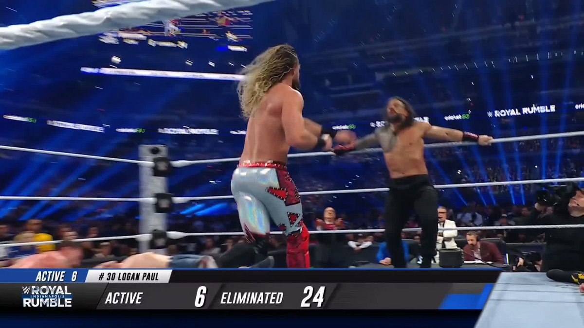 This is MADNESS!!! 😲 #RoyalRumble