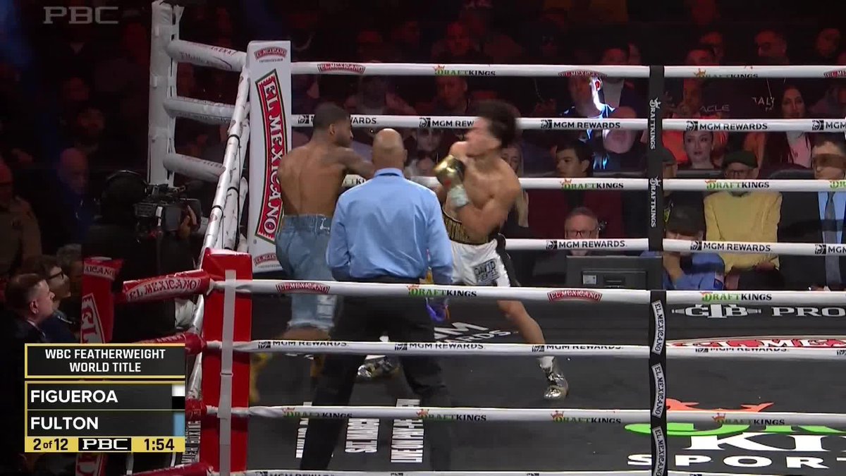 Stephen Fulton is fighting for a world title in jean shorts and timbs right now 💀