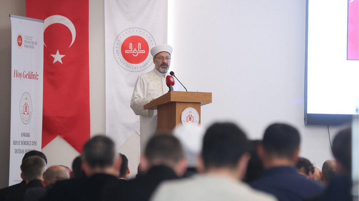 “Fetva vaizliği sistemine geçiyoruz. Artık bu konuda daha verimli, daha bereketli, daha kalıcı hizmetler yapmış olacağız.” Din İşleri Yüksek Kurulumuz tarafından Ankara’da düzenlenen “Alo 190 Dini Bilgilendirme Hattı Hizmet İçi Eğitim Semineri”ne katıldık.