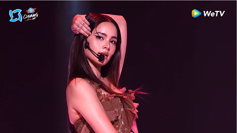 Sweet! Fierce! Cool! Mentor Yaya's performance of "FEAT" was off the charts and instantly commanded attention, making it impossible to look away💞 📢 Let’s trend it together! Use: #CHUANGAsiaS2 #CHUANGAsiaS2EP1 X Keyword: CHUANG Grand Audition 📺 Catch the full version at 4:50 PM (GMT+7) on WeTV! 🔗 #CHUANGAsiaS2EP1 #CHUANGAsiaS2 #CHUANGAsia #urassayas #ญาญ่า