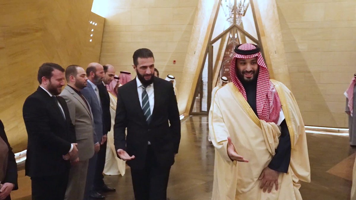 #ولي_العهد الأمير محمد بن سلمان يستقبل الرئيس السوري أحمد الشرع #أحمد_الشرع_في_المملكة #الإخبارية