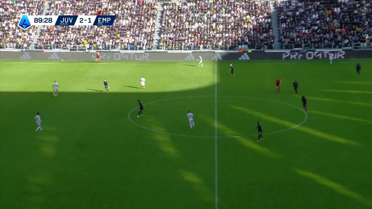 TOP. BINS. 💥 Dusan Vlahovic with a wonder strike for Juventus 🔥