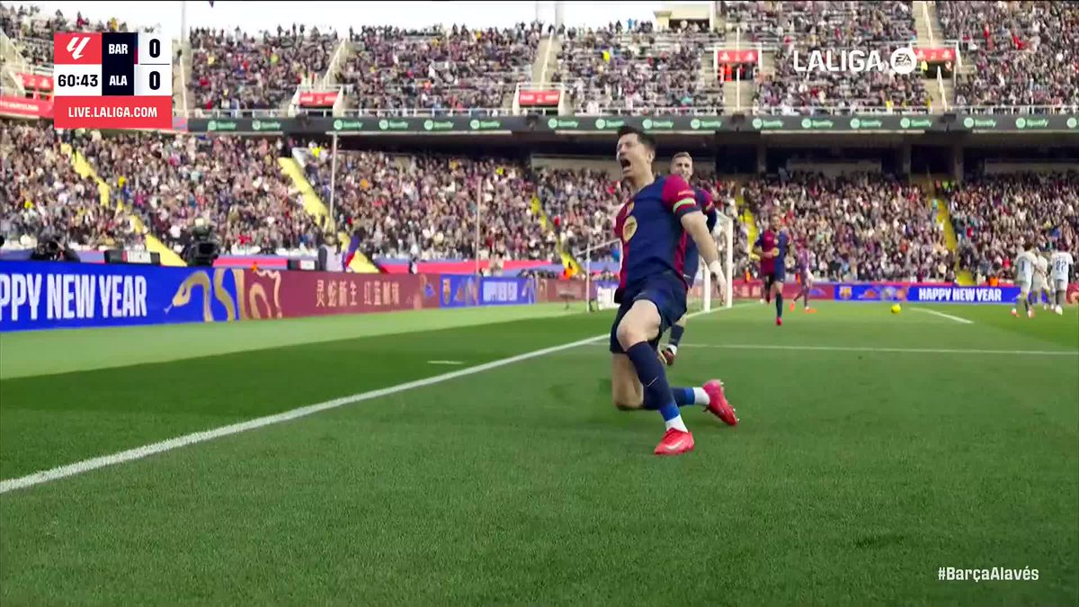 Big goal, Lewy! 👏 #BarçaAlavés | #LaLigaHighlights