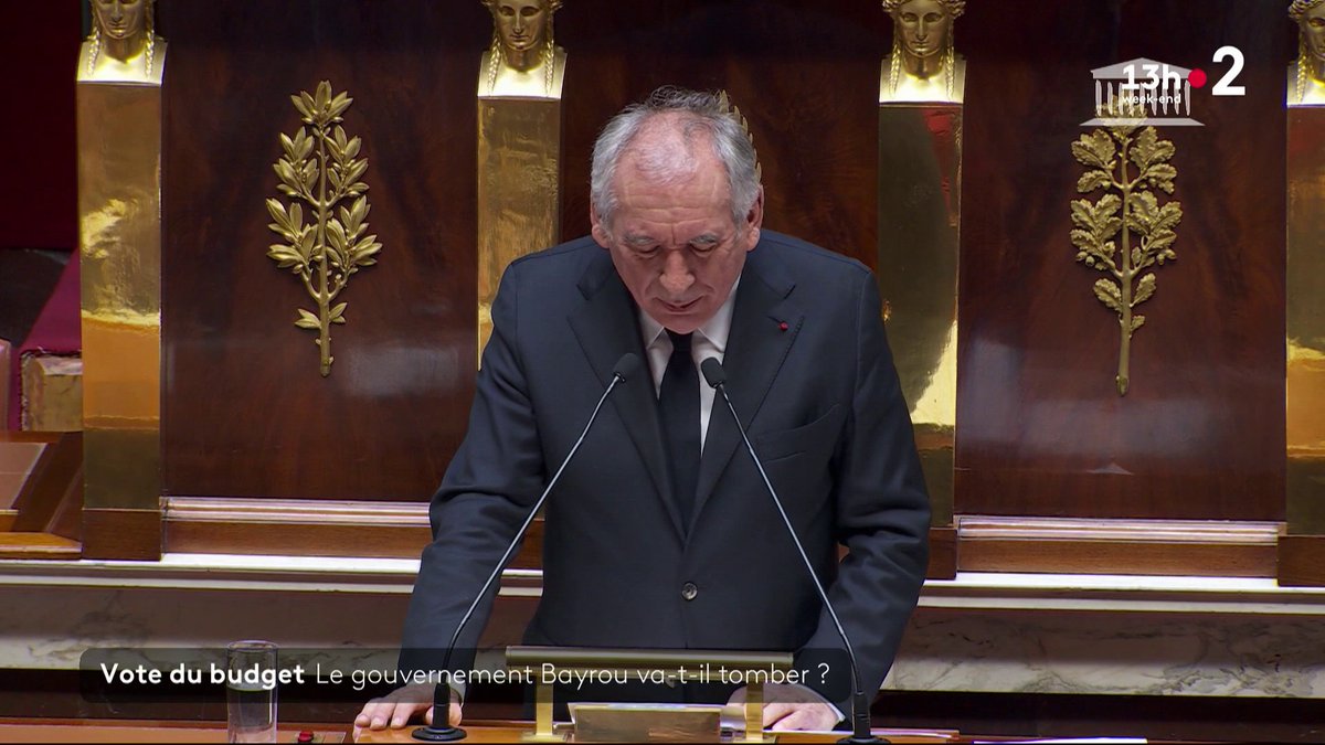 Le 49.3 s'invite à nouveau dans l'actualité. Sans majorité à l'Assemblée Nationale, François Bayrou a annoncé qu'il allait utiliser cet article de la Constitution pour faire adopter les budgets de l'État et de la sécurité sociale, avec un risque de censure qui menace. ▶️#JT13H